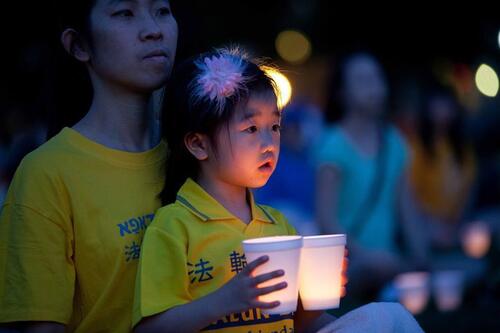 Charles Lee's Ehefrau und Tochter hoffen auf ein Ende der Verfolgung von Falun Gong in China.