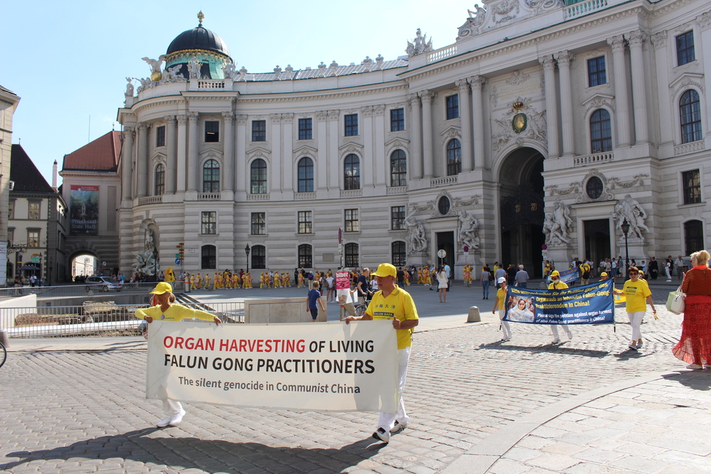 Die Gräueltaten des kommunistischen Regime Chinas aufzeigen.