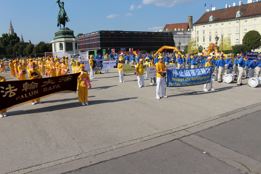 Würdiger Endpunkt am Wiener Heldenplatz.