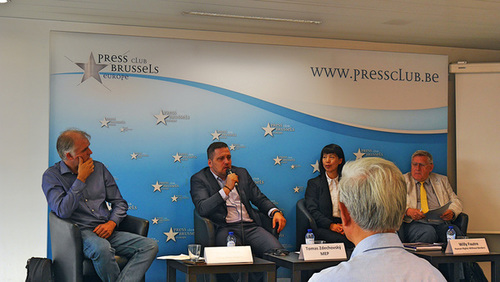 Konferencija u Press Clubu u Bruxellesu o prisilnom uzimanju organa od Falun Gong praktikanata u Kini, održana 29. lipnja