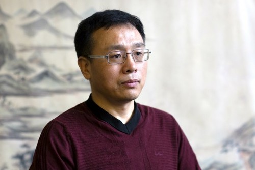 Li Zhenjun iznosi svoju priču o progonu u Kini, u Manhattanu u Njujorku 2. siječnja 2017. (Samira Bouau / Epoch Times)