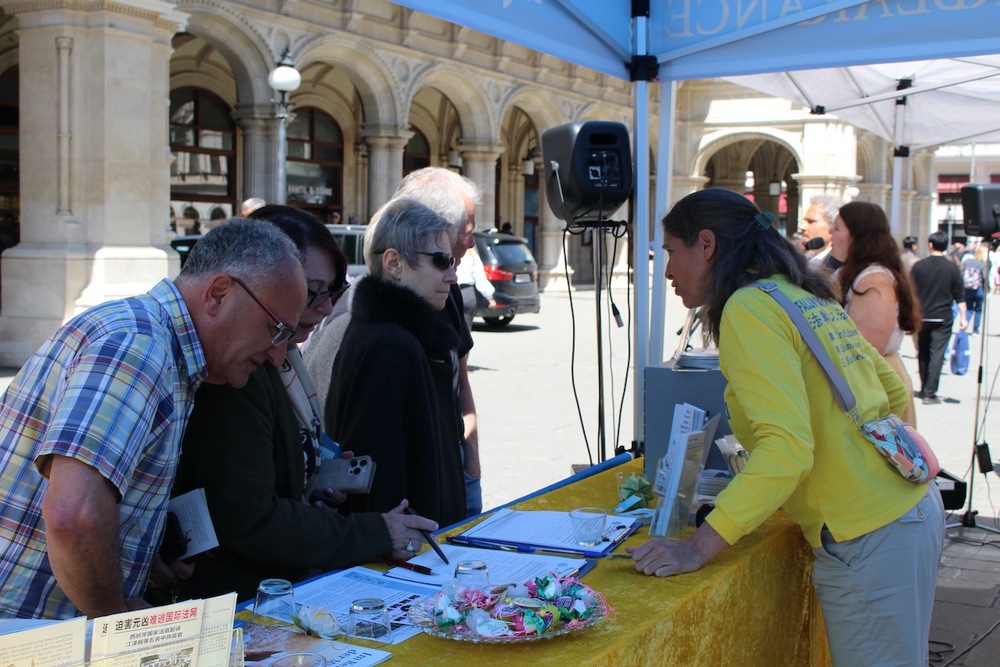Das New Tang Trio sorgt für musikalische Begleitung der Kundgebung. Foto: FDI