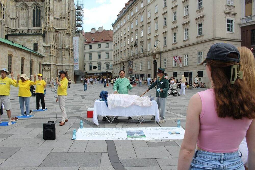 Nachstellung: Organraub, gelenkt vom chinesischen Staat. Foto: FDI