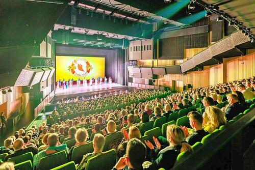 Shen Yun Tour Company nastupa u kazalištu Odeon 25. travnja 2025.