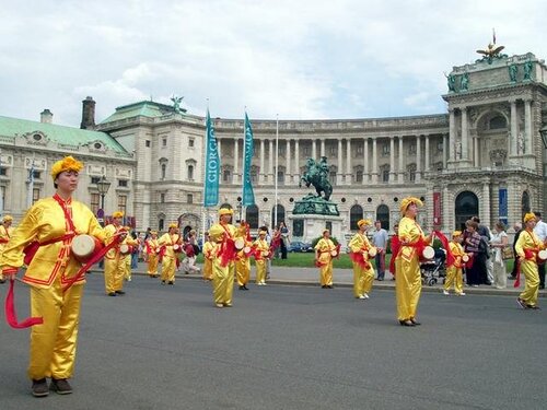 Beispielloser Festzug durch Wien